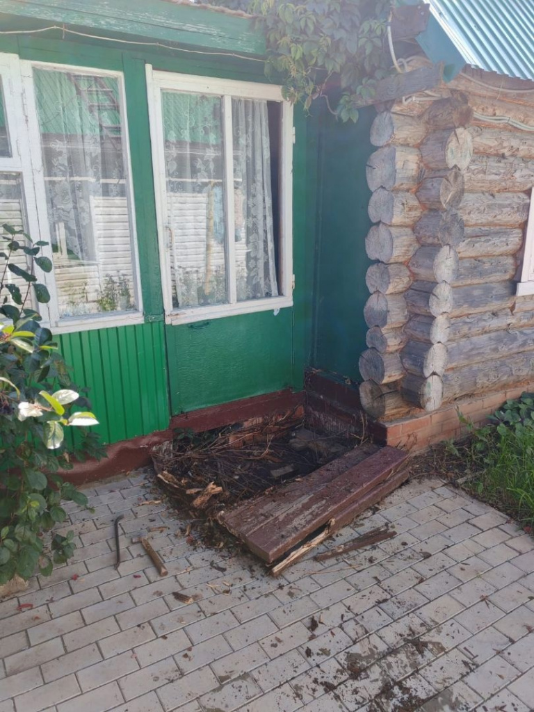 Вид крыльца До реконструкции и во время демонтажа