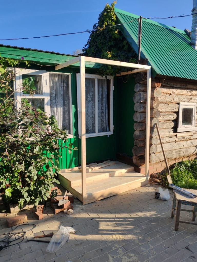 Установили карскас из бруса для козырька